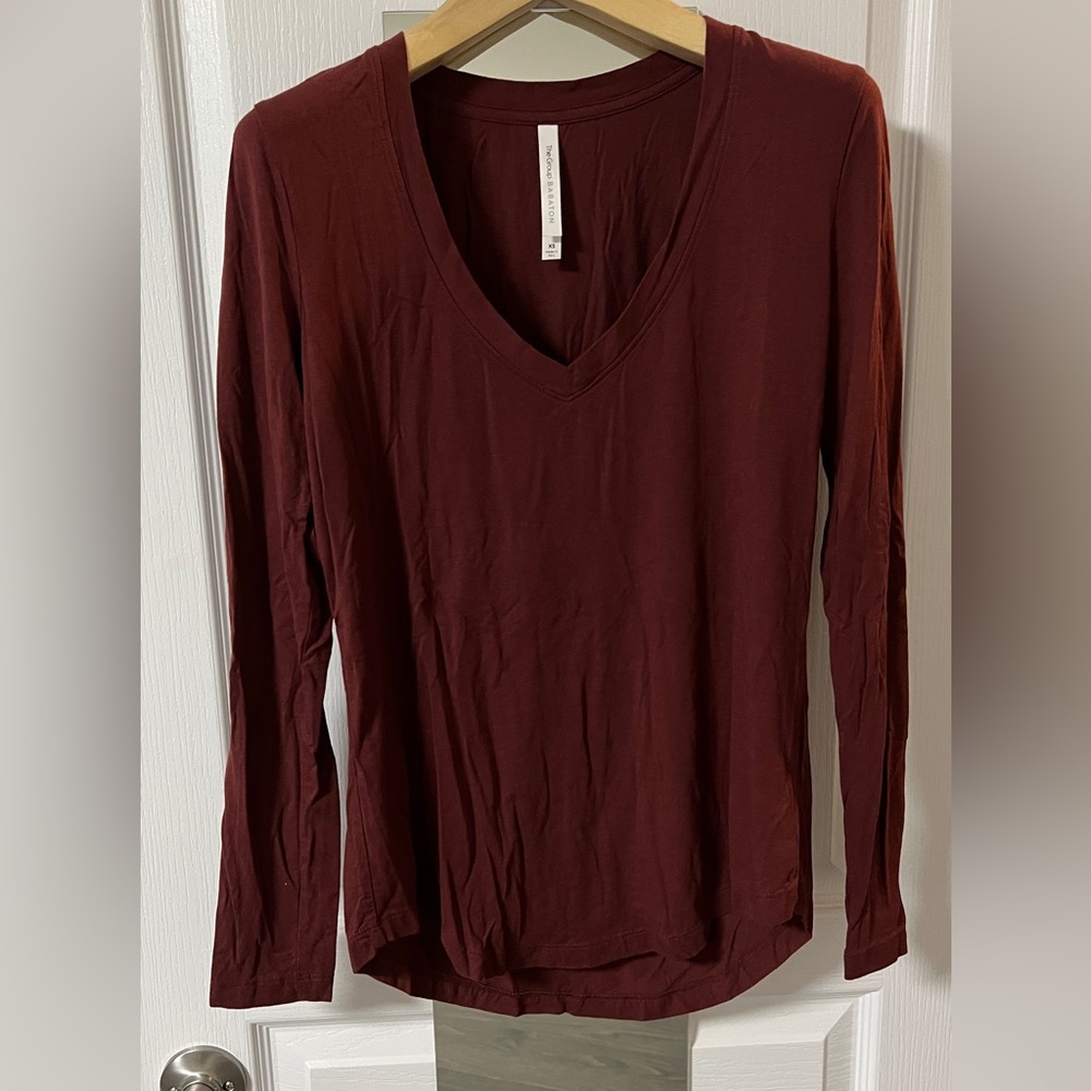 Aritzia group babaton red rust foundational long sleeve top sz xs preloved